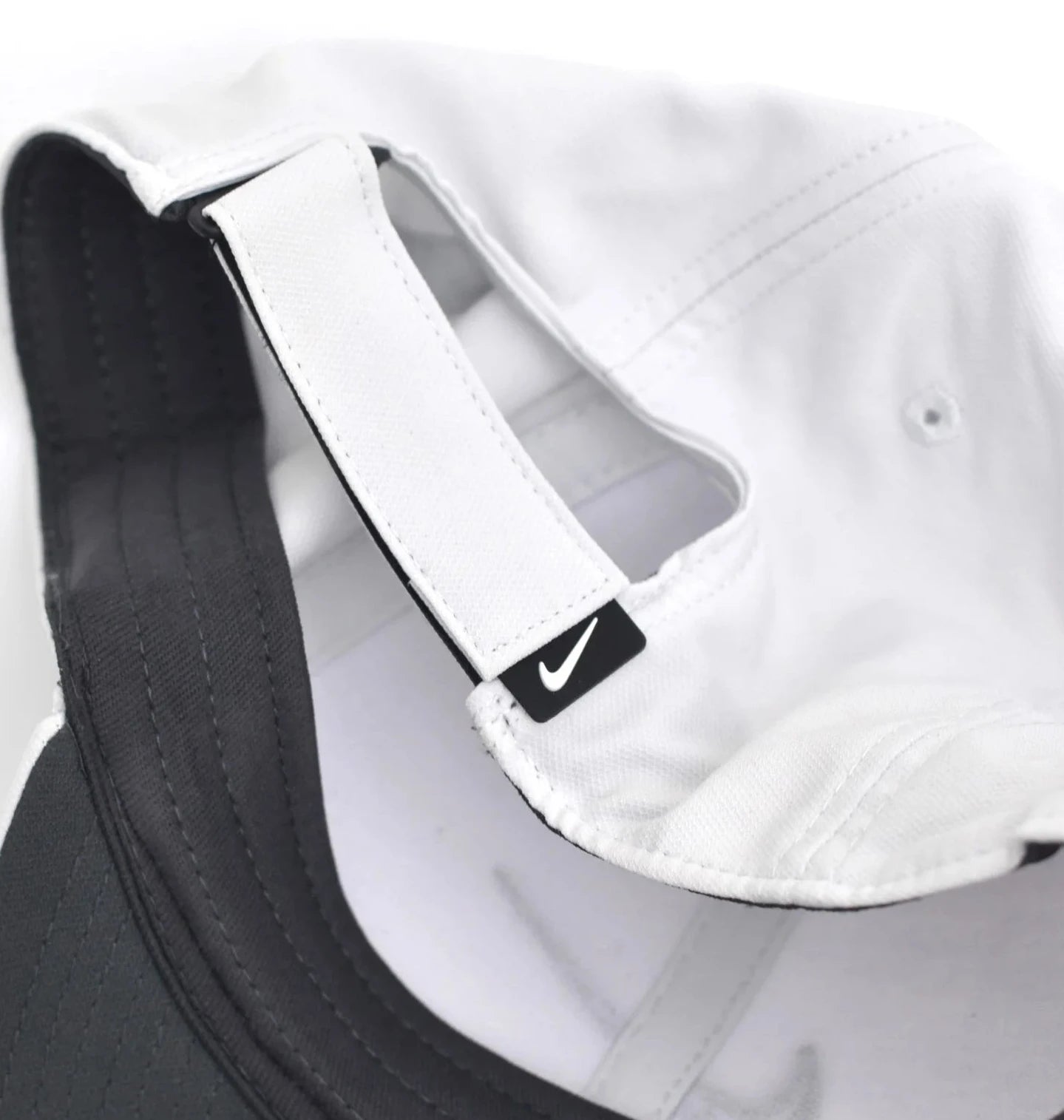 Nike Dri-Fit Club Swoosh Cap